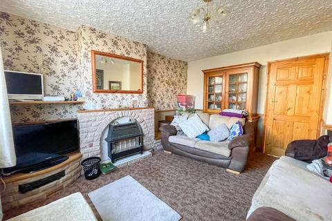 3 bedroom semi-detached house for sale - Kirkstone Road, Buxton
