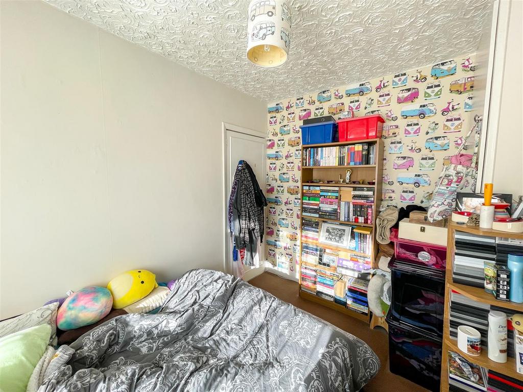 Bed 2.jpg