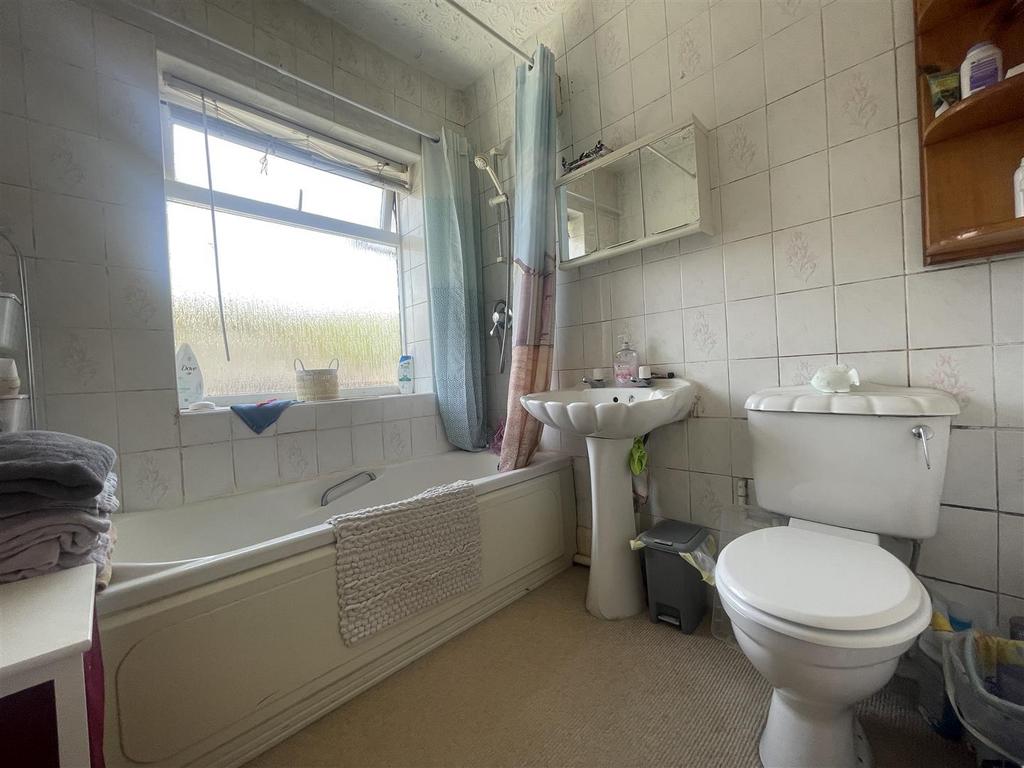 Bathroom1.jpg