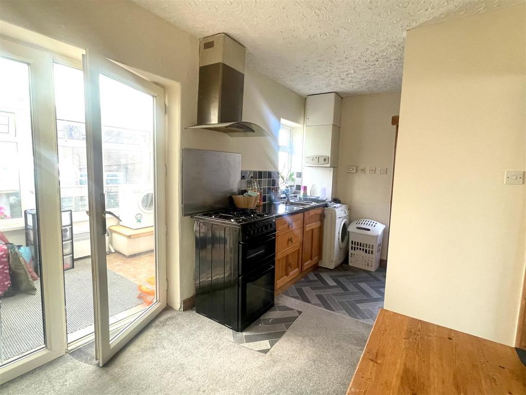 Kitchen 2.jpg