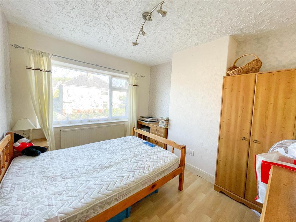 Bed 1.jpg