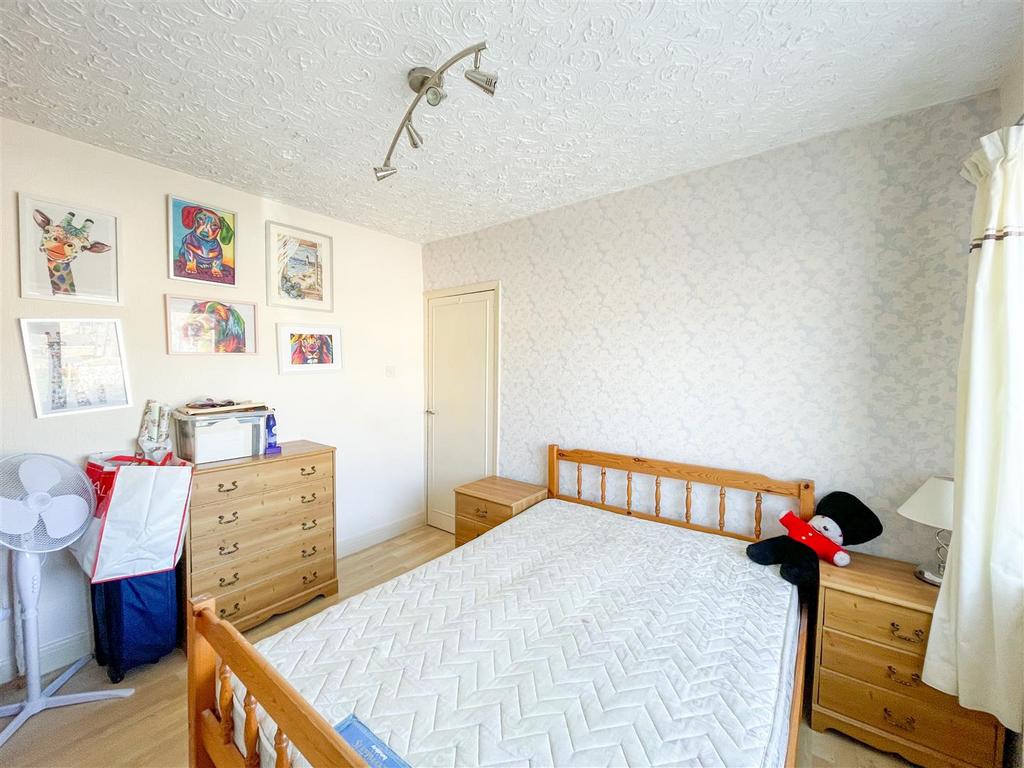 Bed1.jpg