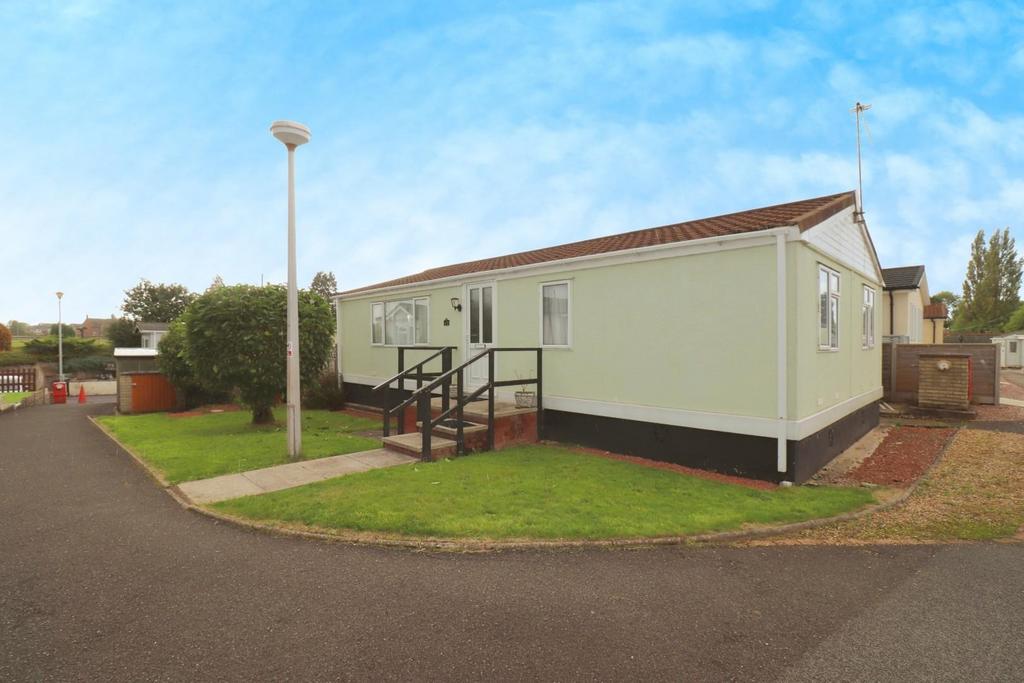 Mill Farm Park, Bulkington, Bedworth 3 bed park home for sale £120,000
