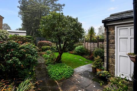 33 Back Lane, Guiseley, Leeds, LS20 8EA