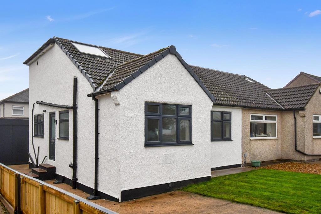 Westfield Mount, Yeadon, Leeds 4 bed semidetached bungalow for sale