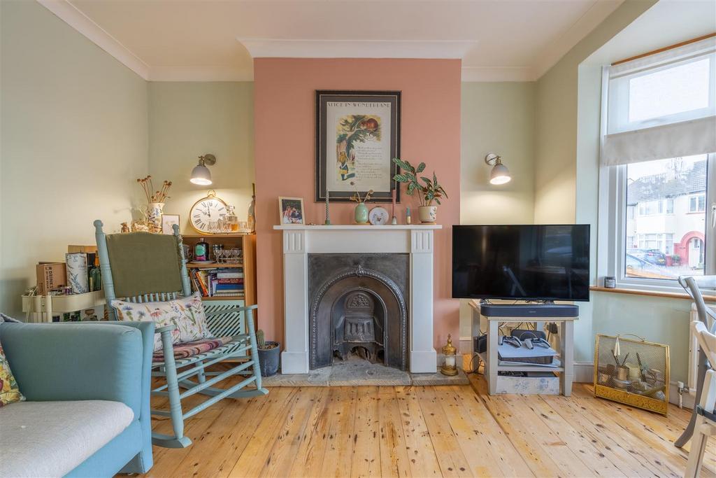 Southsea Avenue, LeighOnSea 1 bed apartment for sale £260,000