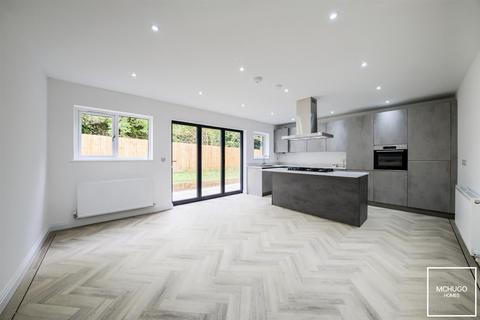 4 bedroom detached house for sale - St. Michaels Crescent, Oldbury B69