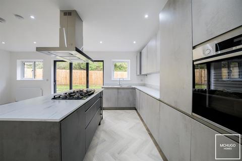 4 bedroom detached house for sale - St. Michaels Crescent, Oldbury B69