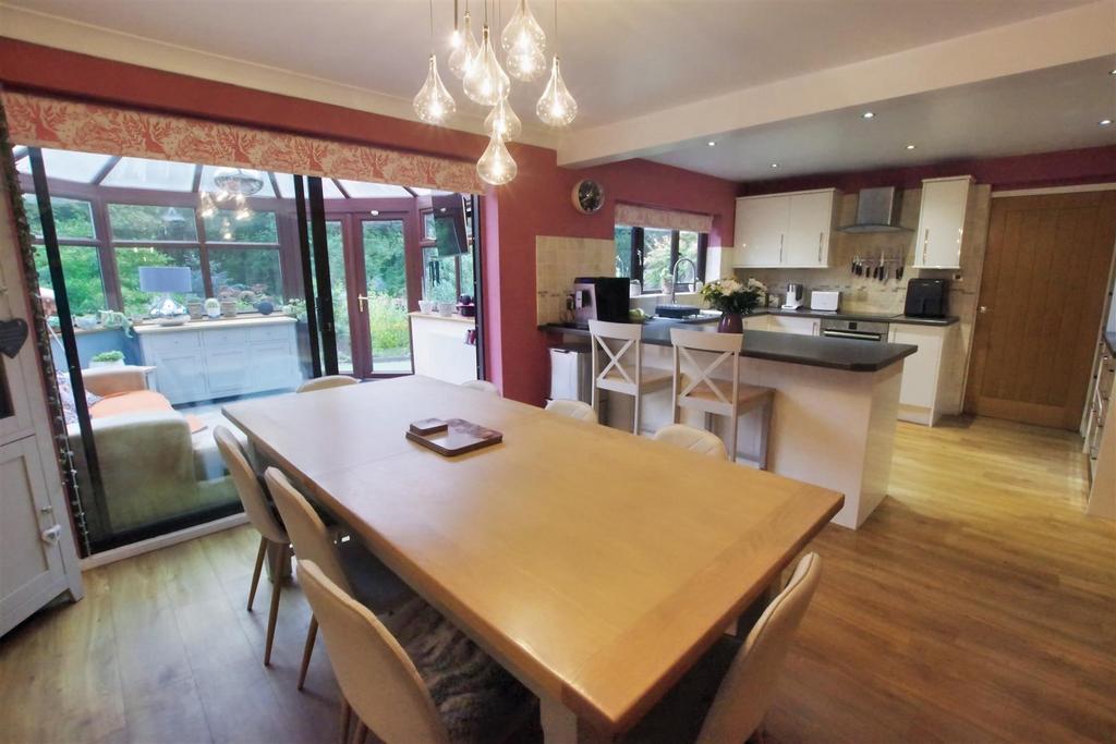 Woodfield Drive, Greetland 4 bed detached house £425,000