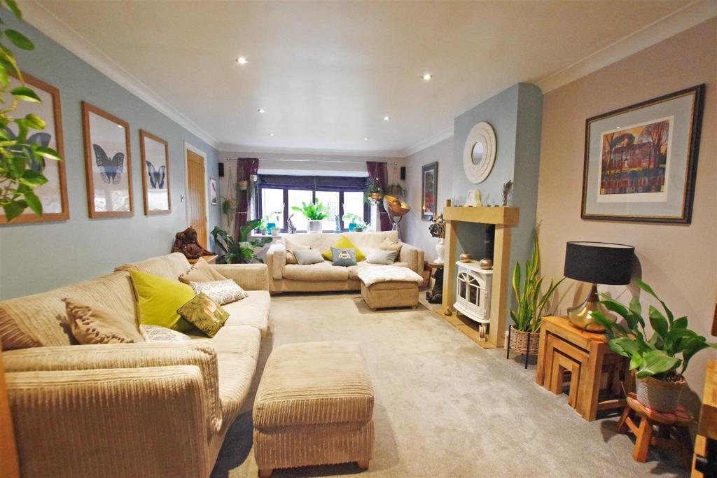 Woodfield Drive, Greetland 4 bed detached house £425,000