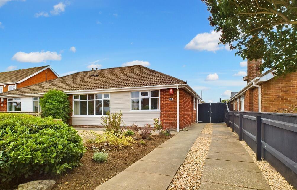 Highthorpe Crescent, Cleethorpes 3 bed semidetached bungalow £895