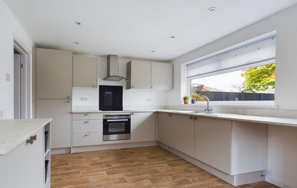 Kitchen 3.jpeg