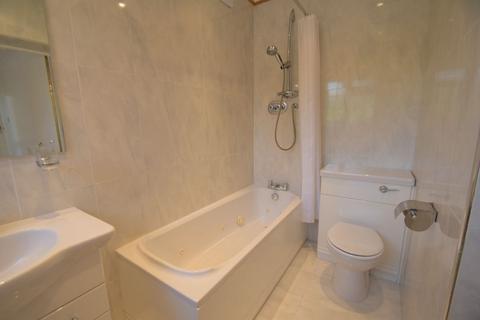 1 bedroom in a house share to rent, Room @ Ashbourne Road W5