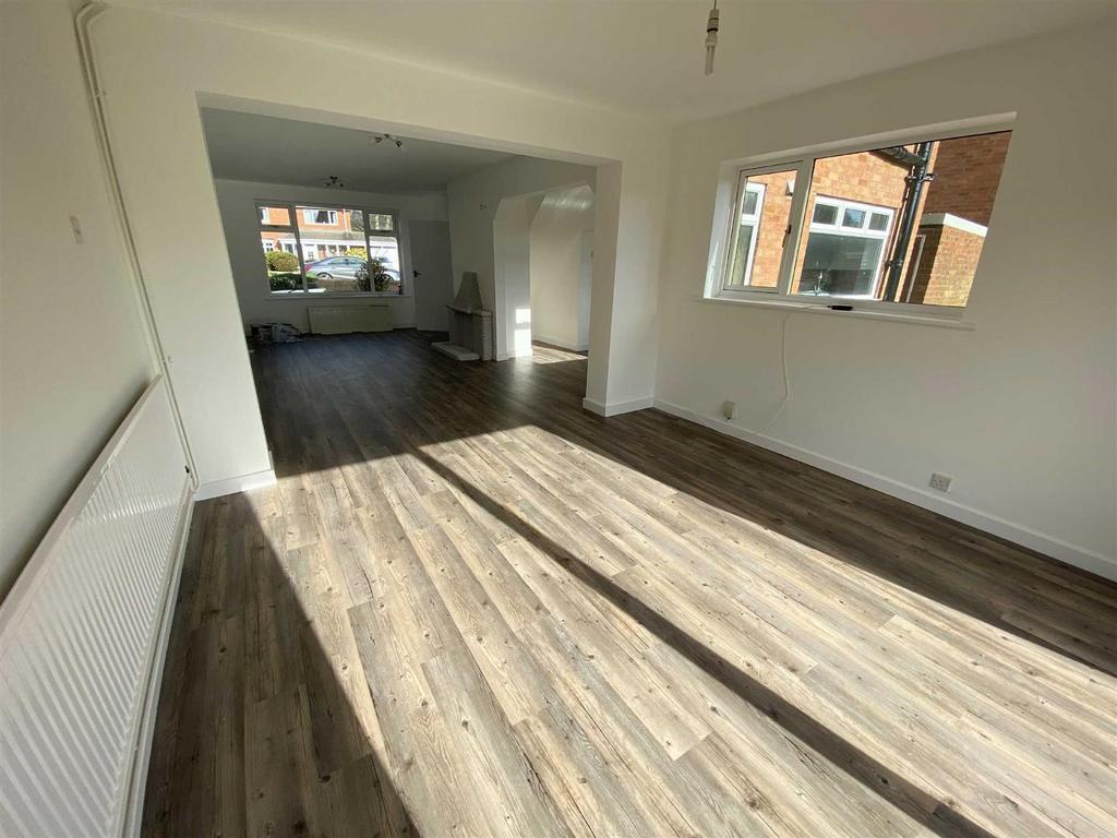 9 Tyninghame Avenue, Tettenhall 4 bed detached house to rent £1,450