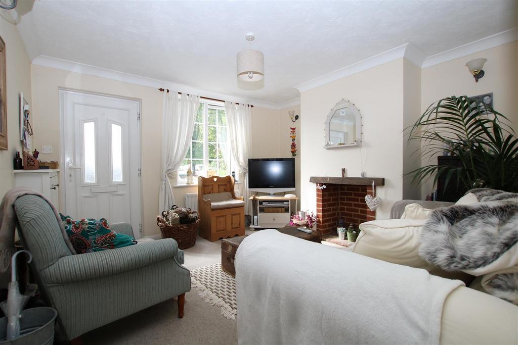 St. Leonards Road, Horsham 2 bed house £1,275 pcm (£294 pw)