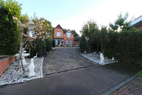4 bedroom detached house for sale, 13, Hustlings Drive, Eastchurch, Kent, ME12 4JX