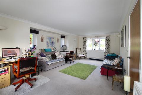 4 bedroom detached house for sale, 13, Hustlings Drive, Eastchurch, Kent, ME12 4JX