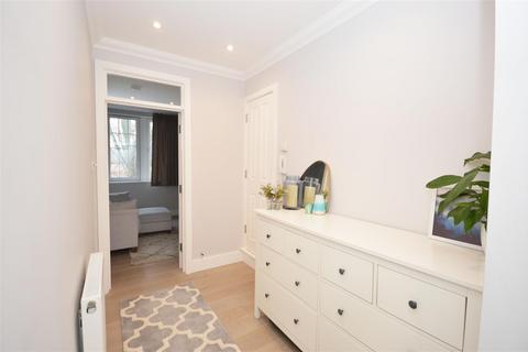 18b Red Lion Street, Richmond, TW9 1RW