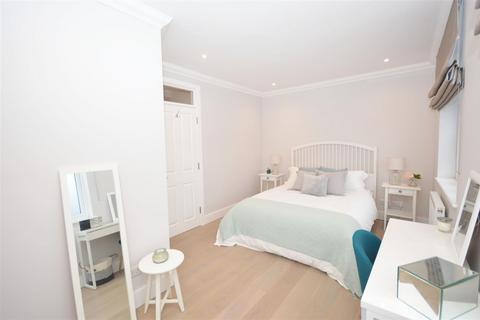 18b Red Lion Street, Richmond, TW9 1RW