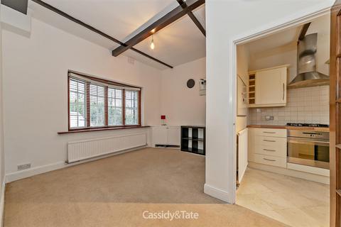 3 bedroom end of terrace house to rent, Colney Heath Lane, St. Albans
