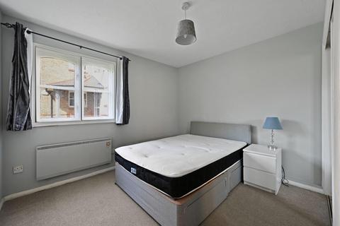 2 bedroom flat for sale, Stirling Grove, Hounslow