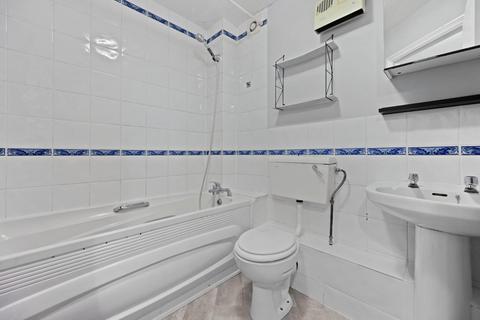 2 bedroom flat for sale, Stirling Grove, Hounslow