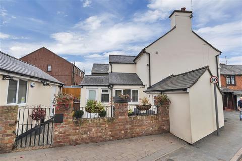 2 bedroom end of terrace house for sale, Church Street, Oswestry