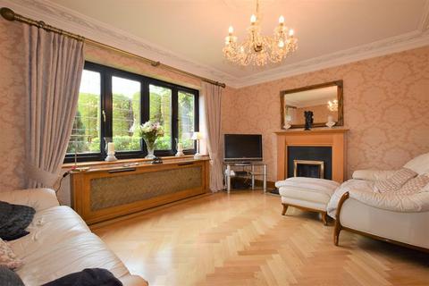 3 Randolph Grove, Romford, RM6 5EE