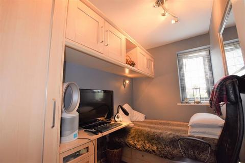 3 Randolph Grove, Romford, RM6 5EE