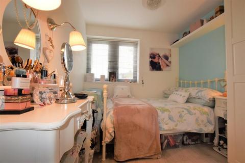 3 Randolph Grove, Romford, RM6 5EE