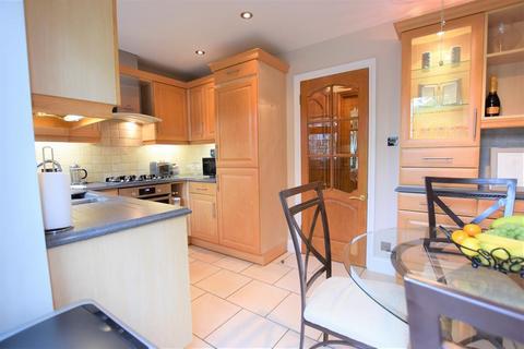 3 Randolph Grove, Romford, RM6 5EE