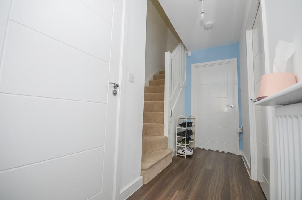 Entrance hall pic 2.jpg