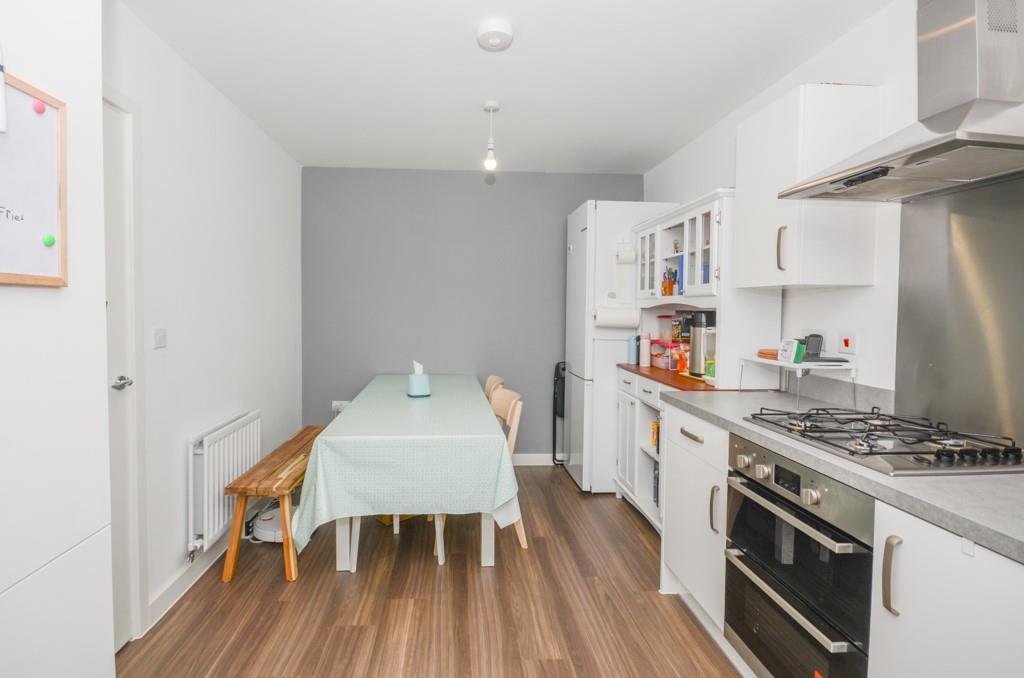 Kitchen pic 2.jpg