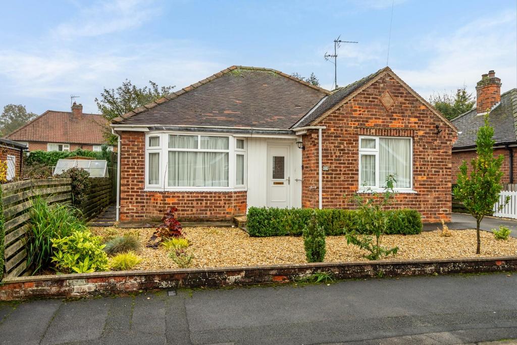 Briar Avenue, York 2 bed detached bungalow for sale £350,000