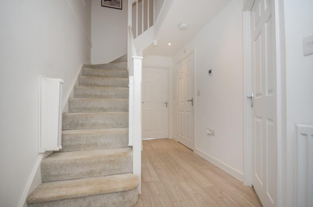 Entrance hall pic 2.jpg