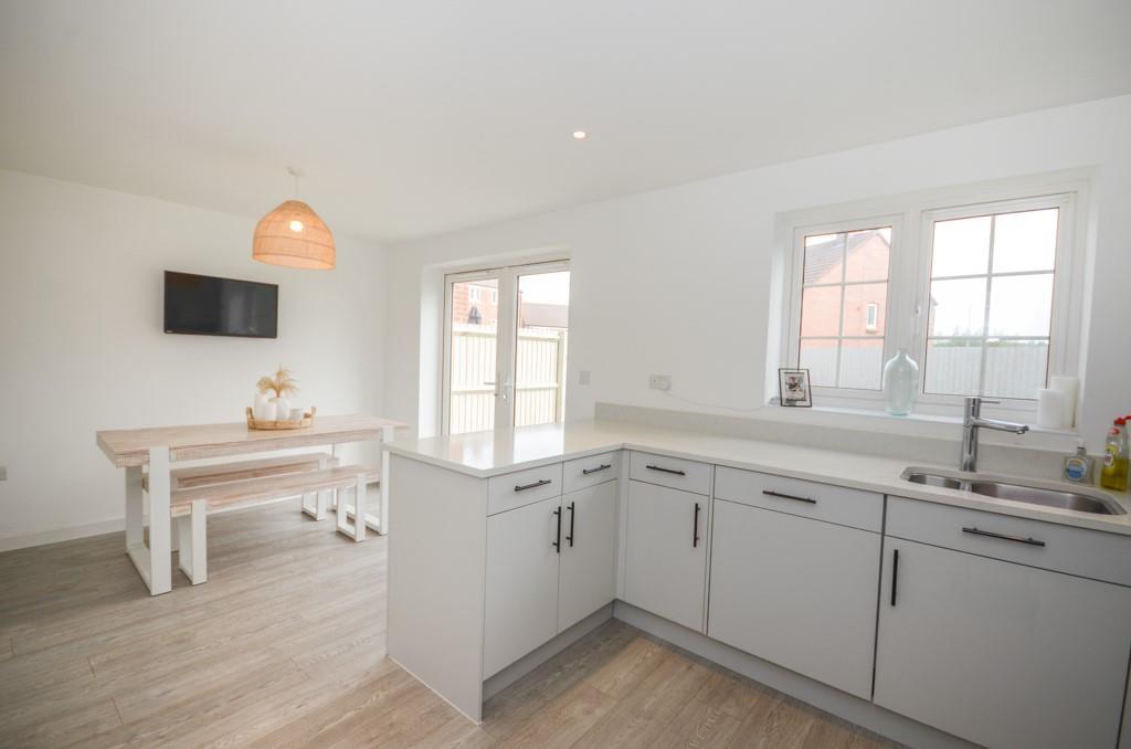 Kitchen pic 2.jpg