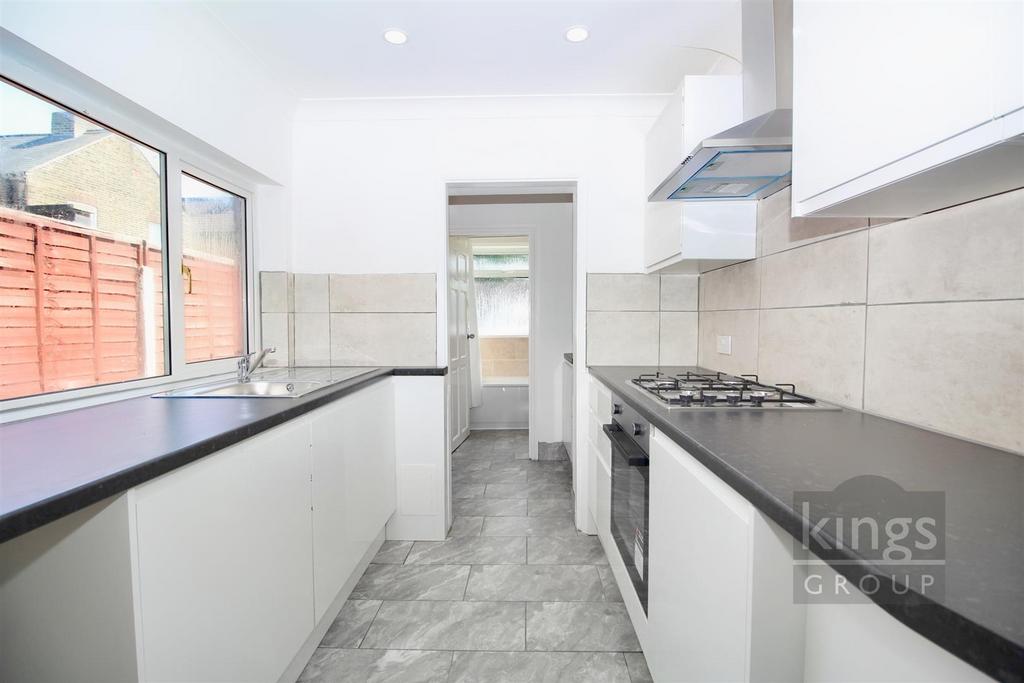 King Edward Road, Waltham Cross 3 bed end of terrace house £1,800 pcm