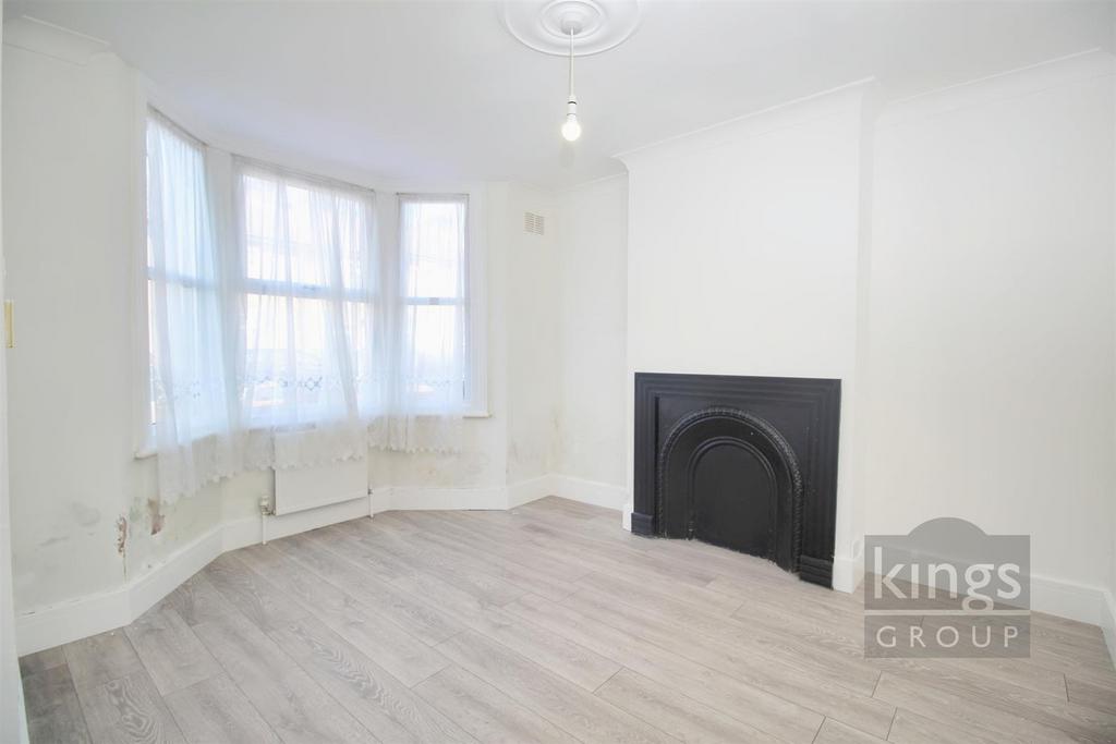 King Edward Road, Waltham Cross 3 bed end of terrace house £1,800 pcm