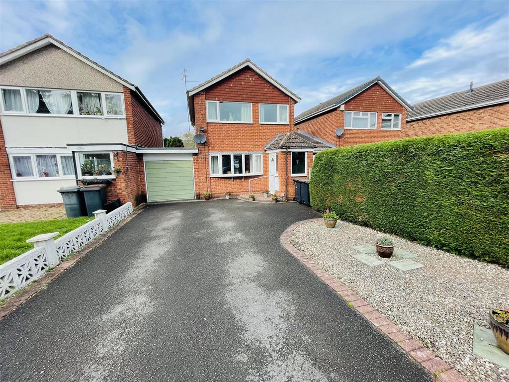 Skye Close, The Raywoods 3 bed link detached house for sale £250,000