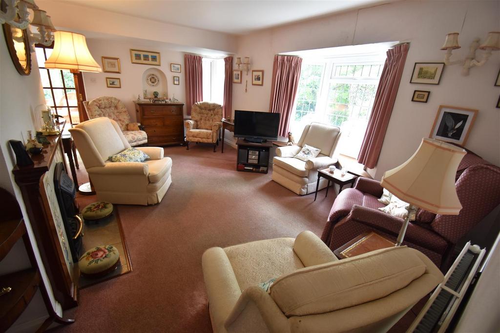 Grove Road, Coombe Dingle 3 bed detached bungalow £700,000