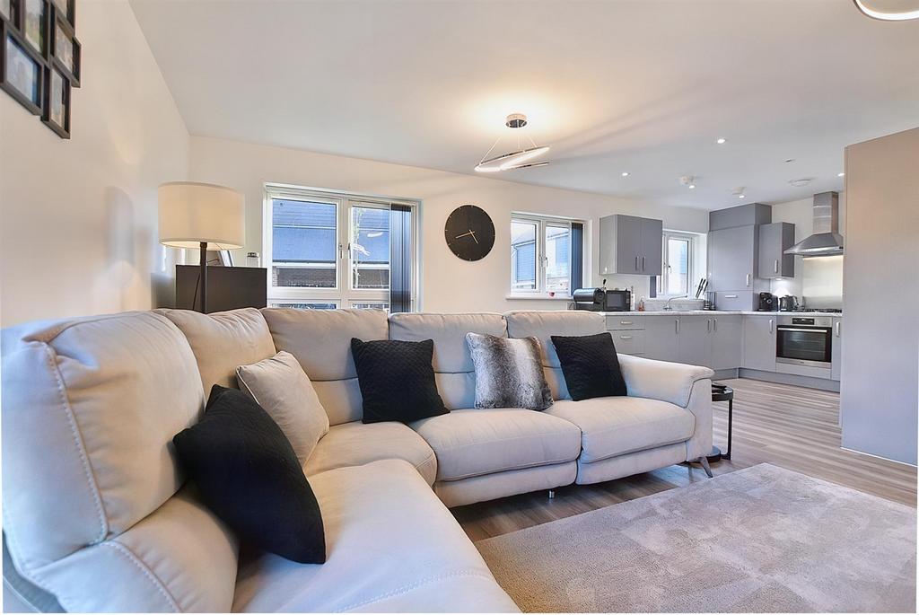 Viking Road, Peters Village, Wouldham 2 bed flat for sale £275,000
