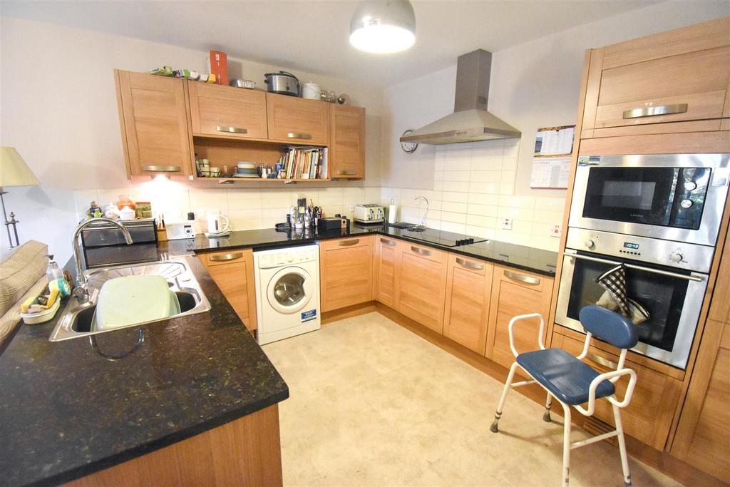 Brown Edge Road, Buxton 3 bed flat for sale £295,000