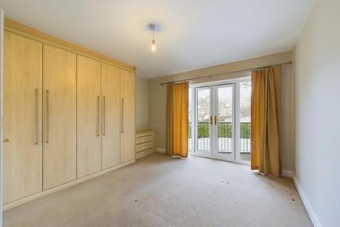 3 bedroom flat for sale, Brown Edge Road, Buxton