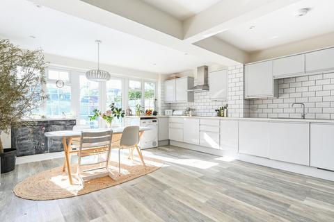 Trenchard Close, Hersham Village, KT12