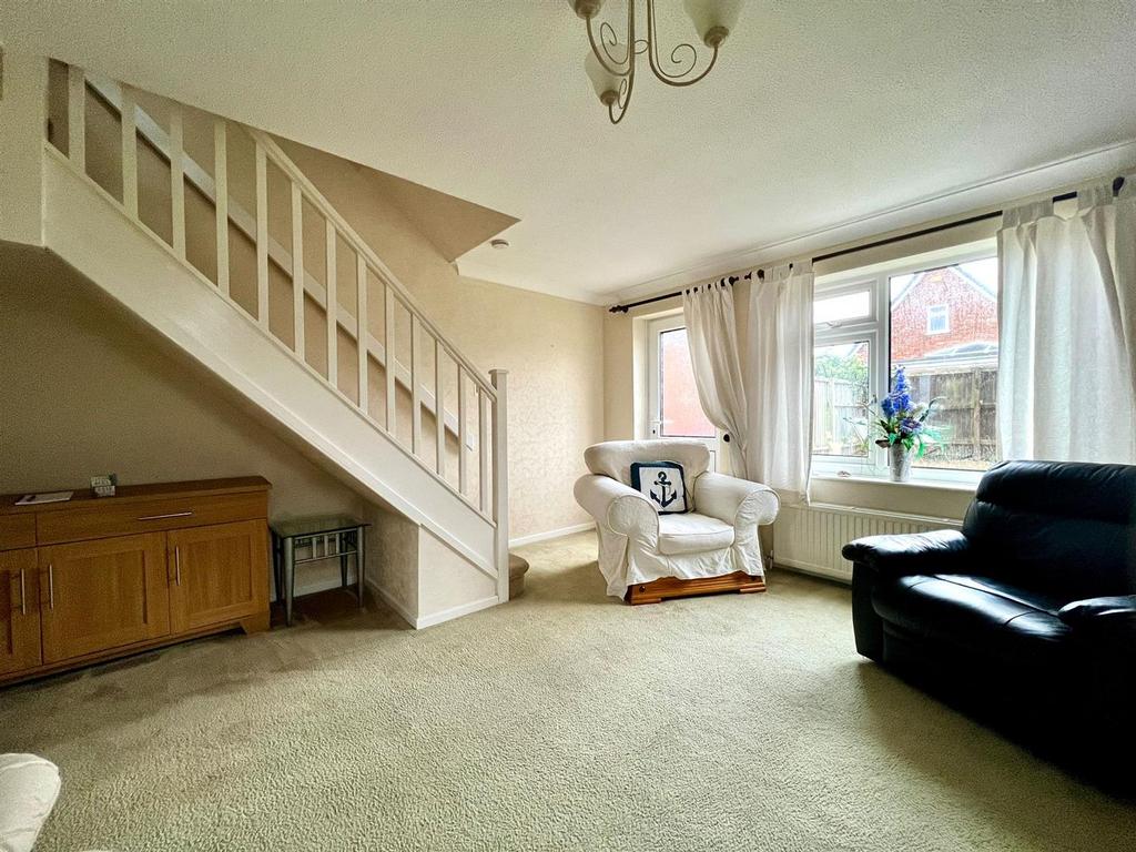 Thorntree Avenue, Filey 2 bed semidetached house to rent £850 pcm (£
