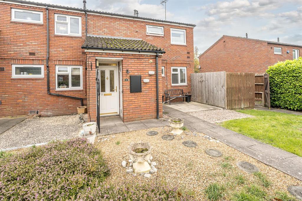 Dunston Close, Kingswinford, DY6 7QG 1 bed flat for sale £130,000
