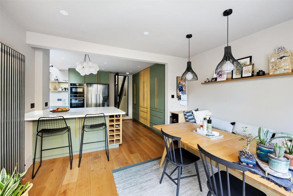 Bridge Road, 44 015.jpg