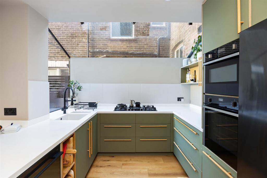 Bridge Road, 44 010.jpg