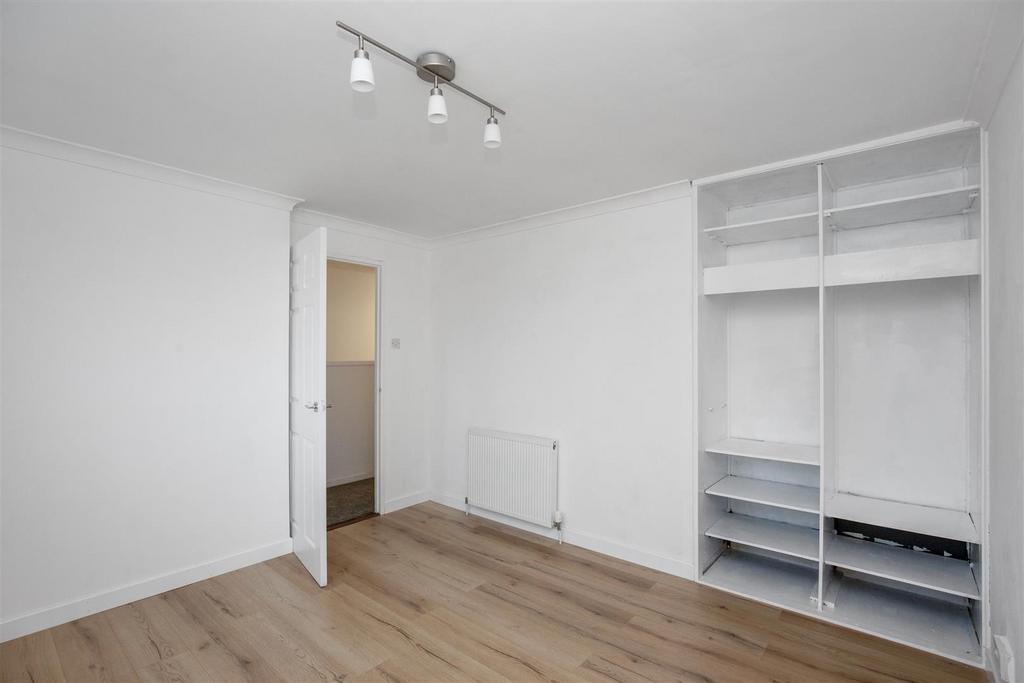 37 Concorde Way 13.jpg