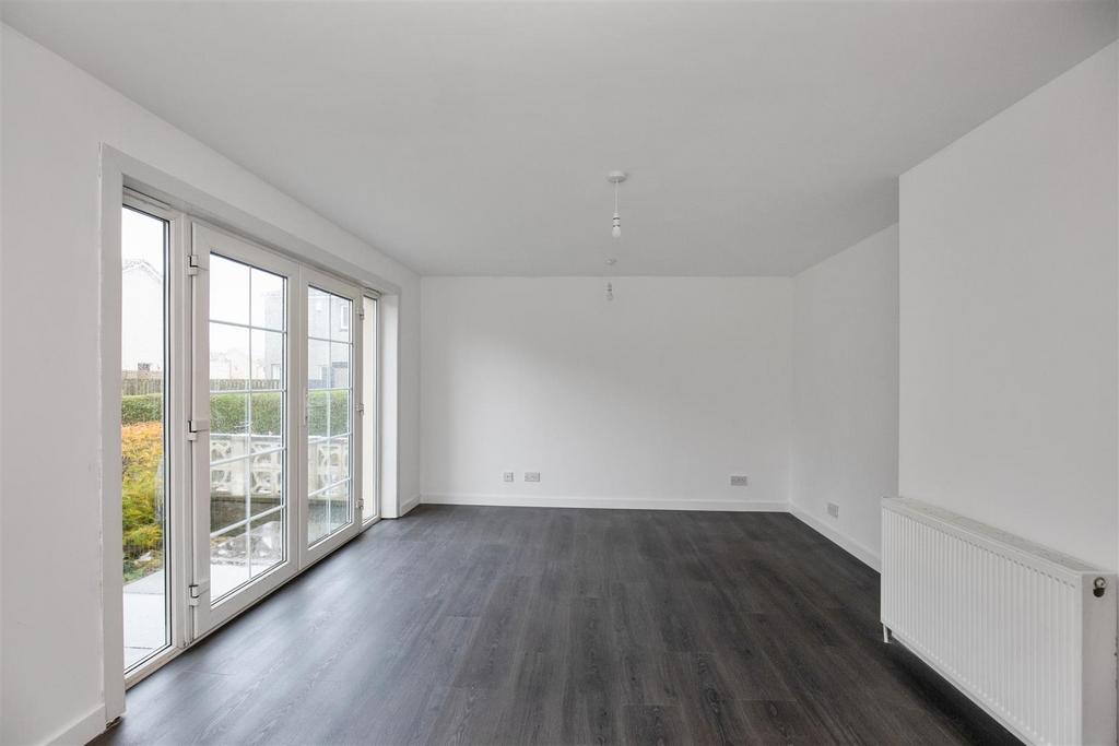 37 Concorde Way 05.jpg